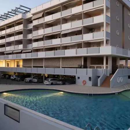 Comfortable With A Shared Pool - Beahost Apartment