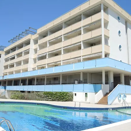 Comfortable With A Shared Pool-beahost Daire