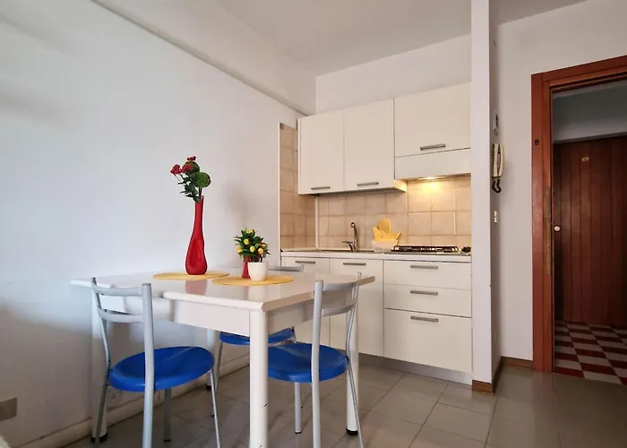 Comfortable With A Shared Pool-beahost Apartment *