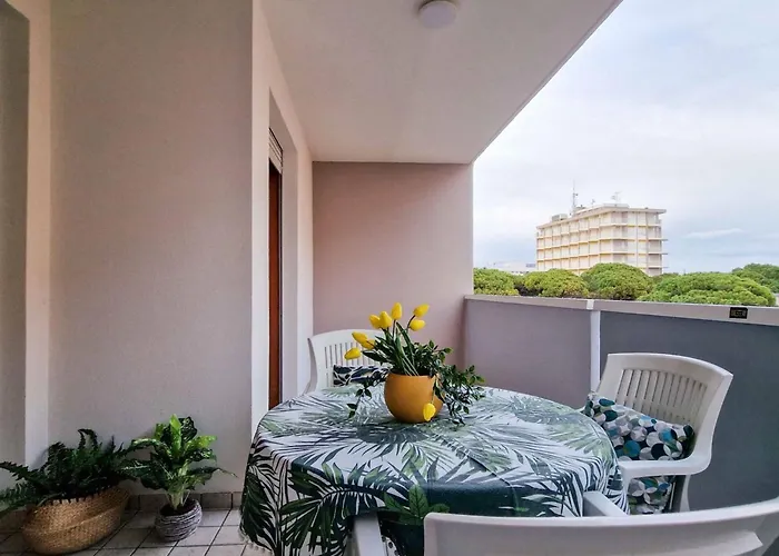 Comfortable With A Shared Pool-beahost Apartment *